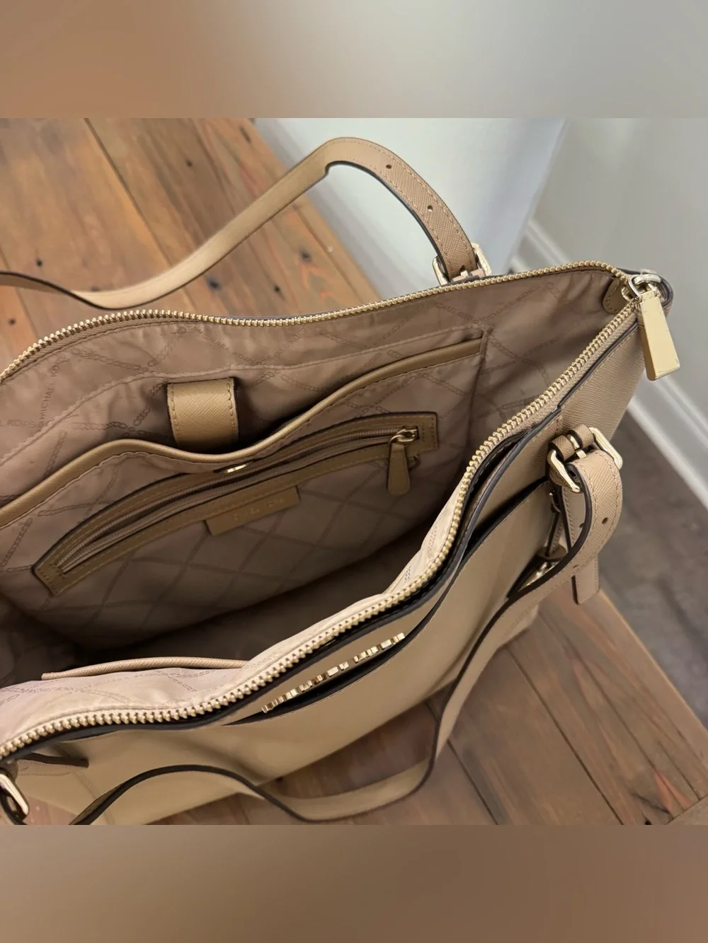 Michael Kors Voyager Large Taupe Leather Tote Bag - Picture 4 of 4